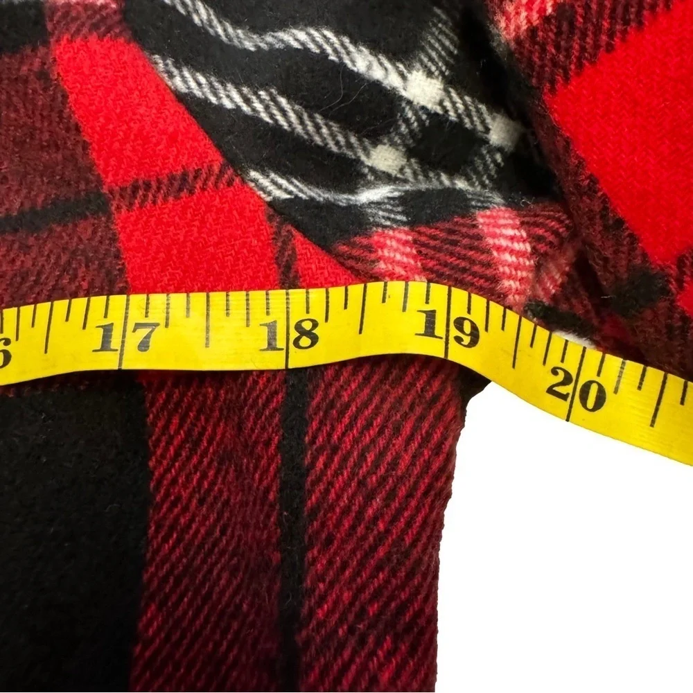 Chic Me Flannel Shirt Shacket Coat Plaid Red
Brushed Flannel Size Small NEW - Picture 10 of 15